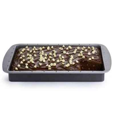 Image of lakeland Non Stick Traybake Tin Integral Cutting Guides for Equal Slices