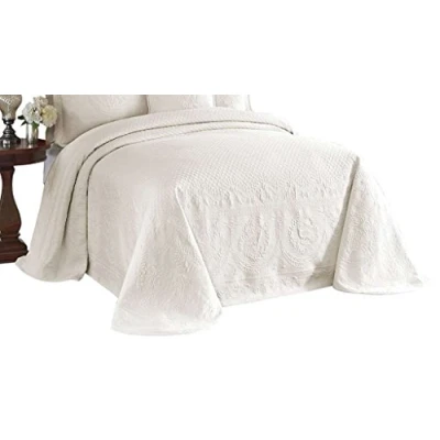 Image of Historic Charleston King Charles Modern Farmhouse Floral Matelasse Bedspread, 100% Cotton Breathable Bedding, King/CalKing, Ivory