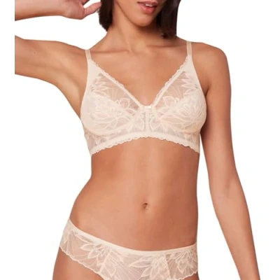 Image of Triumph Women&#039;s Amourette Charm Delight N Bra, Fresh Powder, 32B