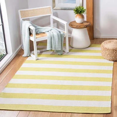 Image of SAFAVIEH Modern Rug for Living Room, Dining Bedroom Montauk Collection, Short Pile, in Green and Ivory, 152 X 244 cm