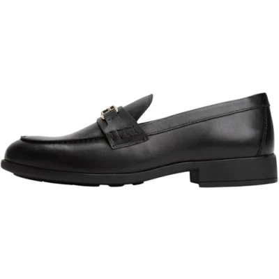 Image of Tommy Hilfiger TH Logo Leather Loafer FW0FW08705 Loafers, Black (Black), 7