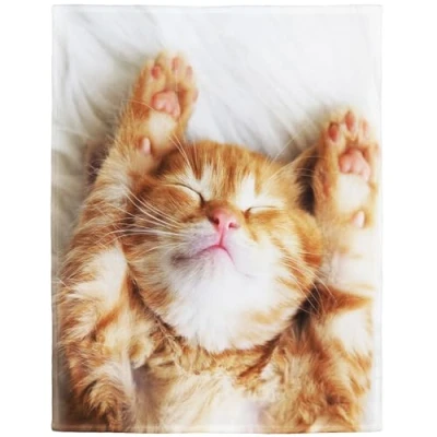 Image of Yisumei soft fleece blanket with kitten design, Polyester, White, 100x125 cm