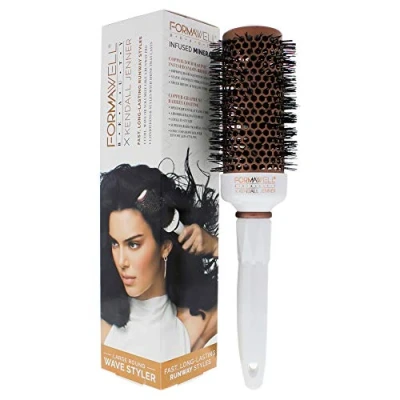 Image of Kendall Jenner Beauty X Large Round Brush For Unisex 1 Pc Hair