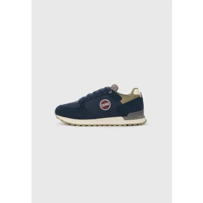 Image of Colmar TRAVIS AUTHENTIC men&#039;s Shoes (Trainers) in Marine