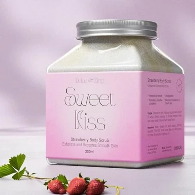 Image of RelaxZing Exfoliating Scrub, Moisturizing &amp; Nourishing Body Tightens Pores and Removes Impurities, Soothing Relaxing Shower Sweet Kiss Strawberry, 350ml