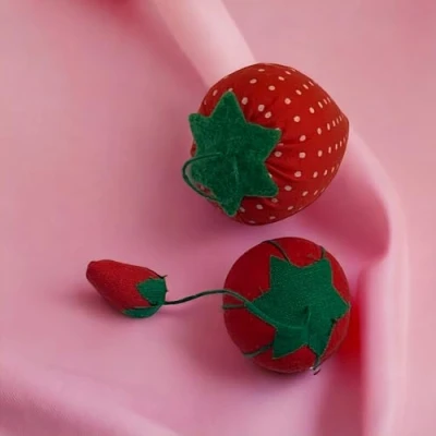 Image of 2Pcs Sewing Pincushion Needle Cushions Pin Holder Strawberry and Tomato Storage Patchwork Needlework Art Craft DIY