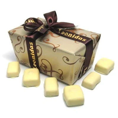 Image of Leonidas Belgian Chocolates: Manon Blanc Cafe Luxury Wrapping (500)