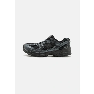 Image of New Balance 530 Unisex Trainers for kids, Size: 2.5, Black Imitation leather/ textile