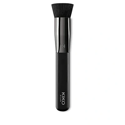 Image of KIKO Milano Face 06 Sponge core foundation brush with synthetic fibers for applying liquid or traditional
