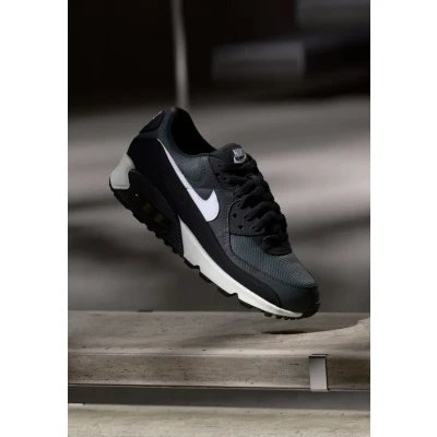 Image of Nike Sportswear AIR MAX 90 Trainers, Men&#039;s, Size: 13, Black/white/metallic silver Leather and textile