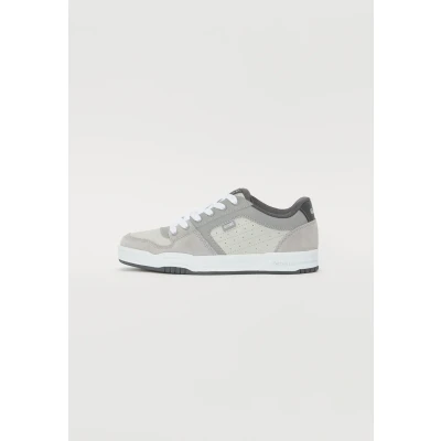 Image of Globe MOJO 2.0 Trainers, Men&#039;s, Size: 12, Triple grey Leather