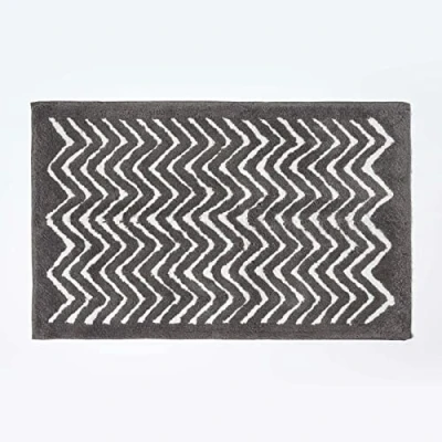 Image of HOMESCAPES Super Absorbent Soft ‘Tidal’ Grey and White 100% Cotton Bathmat with Geometric Chevron Pattern Non Slip Latex Backing, 50 x 80 cm Large Shower Mat Machine Washable