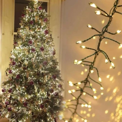 Image of Qbis Premium 800 Cluster Lights. Christmas Tree Lights on Green Wire. Warm White LED Fairy Plug in String (800 (Green Wire))