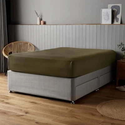 Image of Silentnight Supersoft Olive Fitted Sheet Cosy &amp; Comfortable Delicate Touch Luxurious Easy Care Microfibre with Elasticated Corners Stylish Modern Mattress Sheet, Double Bed, Green