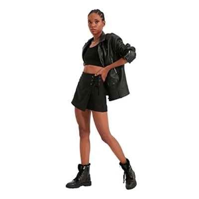 Image of Trendyol Women Basic High Waist Straight Leg Skort Shorts Schwarz