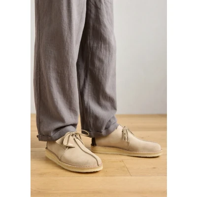 Image of Clarks Unisex&#039;s Desert Trek Oxford Boot, Sand Suede, 9.5 UK