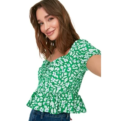 Image of Trendyol Woman Slim fit Basic Sweetheart Woven Blouse,Green,34