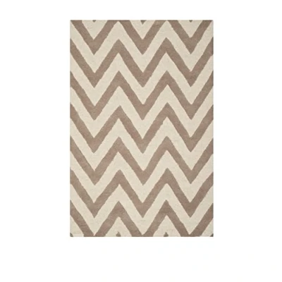 Image of SAFAVIEH Modern Rug for Living Room, Dining Bedroom Cambridge Collection, Short Pile, in Beige and Ivory, 122 X 183 cm