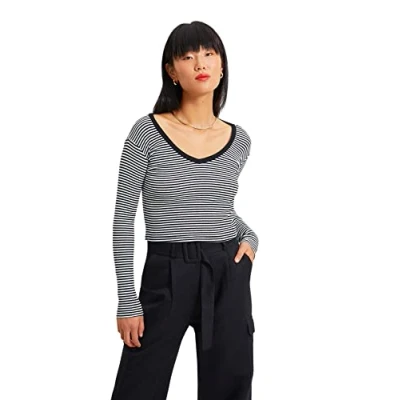 Image of Trendyol Women Fitted Basic V Neck Knit Blouse