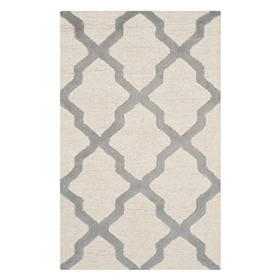Image of SAFAVIEH Trellis Rug for Living Room, Dining Bedroom Cambridge Collection, Short Pile, in Ivory and Silver, 76 X 244 cm