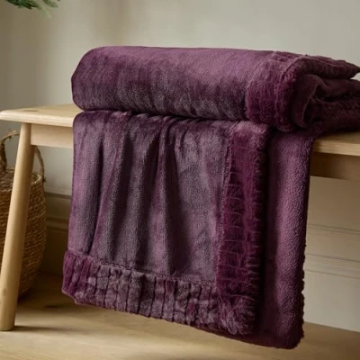 Image of Catherine Lansfield Velvet and Faux Fur 150x200cm Blanket Throw Plum