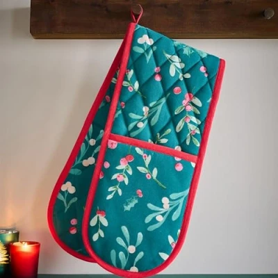 Image of Catherine Lansfield Christmas Holly and Mistletoe Cotton Kitchen Double Oven Glove Green