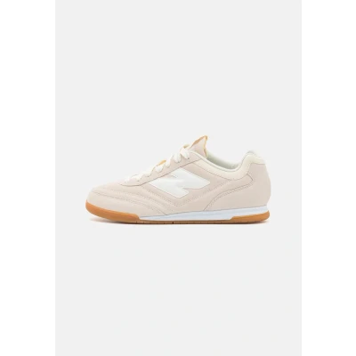 Image of New Balance URC42 Unisex Trainers, Size: 6.5, Beige Leather/synthetics
