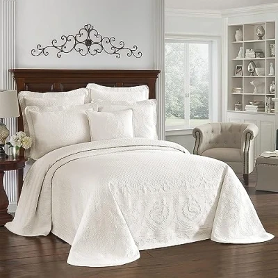 Image of Historic Charleston King Charles Modern Farmhouse Floral Matelasse Bedspread, 100% Cotton Breathable Bedding, Full/Queen, Ivory