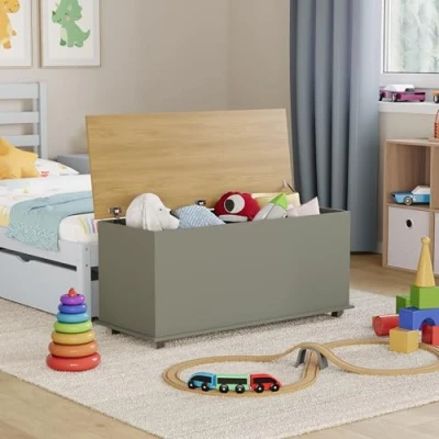 Image of Vida Designs Arlington Toy Box, Wooden Children&#039;s Storage Chest with Lid, Covers and Blankets, Kids Tidy Bin (Grey)