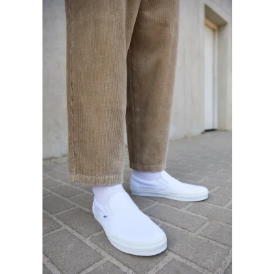 Image of Vans UA Classic Slipon Slipons, Size: 9.5, True white Textile