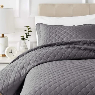Image of Amazon Basics Oversized Embossed quilt, Dark Grey Diamond, 220 x 240 cm