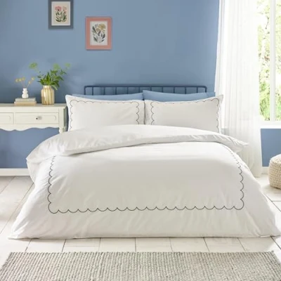 Image of Catherine Lansfield Scallop Border Embroidery King Duvet Cover Set with Pillowcases White/Navy