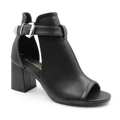 Image of Where&#039;s That From Wheres Womens &#039;Lisa&#039; Wide Fit Block Heel With Side Buckle Black Size UK 9