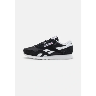 Image of Reebok Classic CL NYLON women&#039;s Shoes (Trainers) in Black