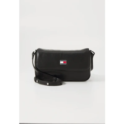 Image of Tommy Jeans Pillow FLAP Crossover Across body bag, Women&#039;s, Size: One Size, Black