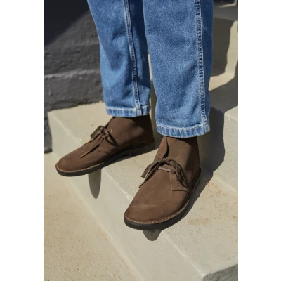 Image of Clarks Originals Desert BOOT Casual laceups brown, Men&#039;s, Size: 6.5, Brown Suede