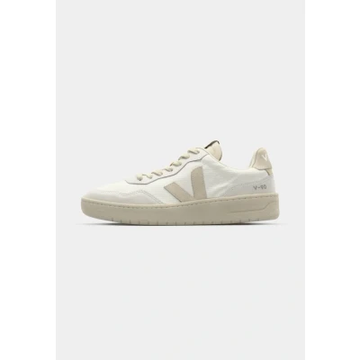 Image of Veja Trainers, Men&#039;s, Size: 42, White shoes