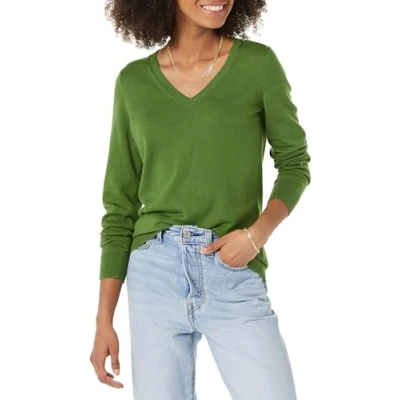 Image of Amazon Essentials Women&#039;s Classic Fit Lightweight Long Sleeve V Neck Jumper (Available in Plus Size), Green, S