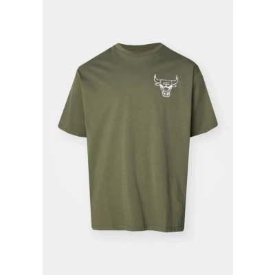 Image of New Era NBA Chicago Bulls League Essentials Oversized TEE Club wear, Men&#039;s, Size: Medium, Olive