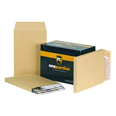 Image of New Guardian Envelopes Heavyweight Peel and Seal Gusset 25mm 130gsm Manilla C4 (Pack 100)