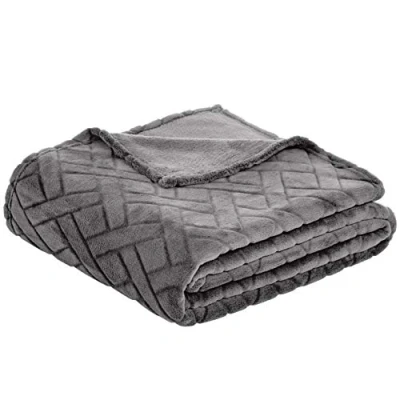 Image of Amazon Basics Fleece throw blanket embossed Grey, 150 x 200 cm
