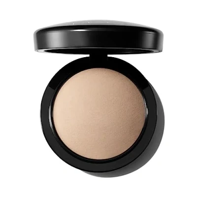 Image of MAC Mineralize Skinfinish Natural light