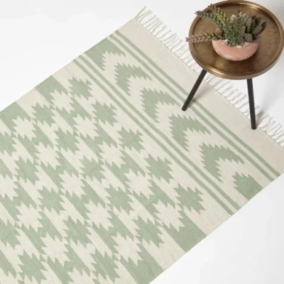Image of HOMESCAPES Natural &amp; Green Handwoven Kilim Rug 160 x 230 cm 100% Cotton Living Room Area ‘Turin’ with Traditional Geometric Pattern Tassels