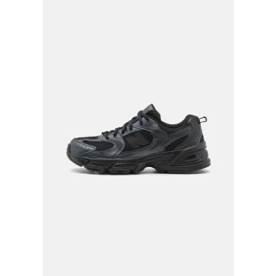 Image of New Balance 530 Unisex Trainers black, Size: 6.5, Black shoes