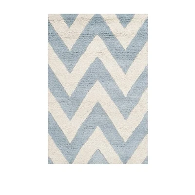 Image of SAFAVIEH Modern Rug for Living Room, Dining Bedroom Cambridge Collection, Short Pile, in Light Blue and Ivory, 91 X 152 cm