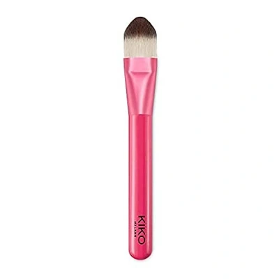 Image of KIKO Milano Smart foundation brush 101 Flat with synthetic fibres, for applying fluid or cream