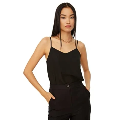 Image of Trendyol Women Regular fit Basic Scoop Neck Woven Blouse Schwarz