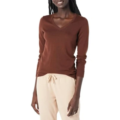 Image of Amazon Essentials Women&#039;s Classic Fit Lightweight Long Sleeve V Neck Jumper (Available in Plus Size), Toffee Brown, S