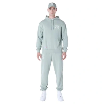 Image of NEW Era MLB YORK Yankees League Essentials Oversized Hoodie Club wear, Men&#039;s, Size: Medium, Light green