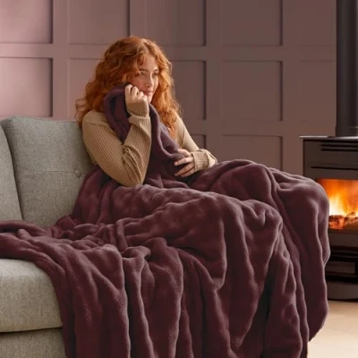 Image of Silentnight Snugsie Bubble Fleece Blanket Berry